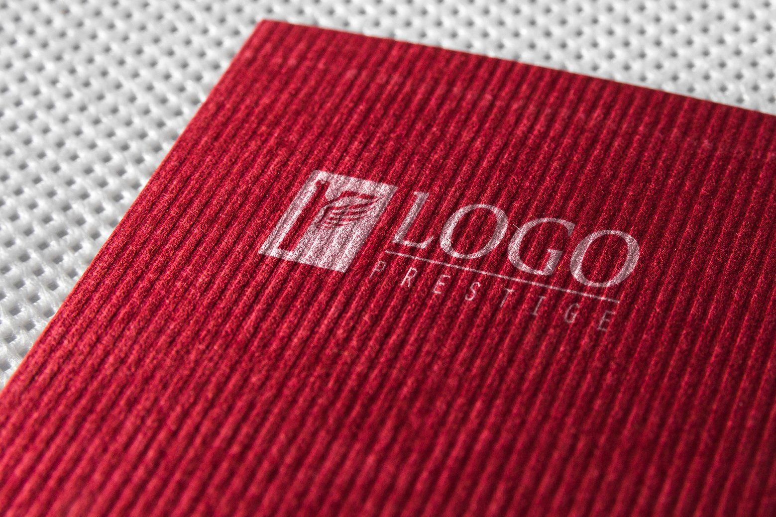 logo blanc rouge prestige